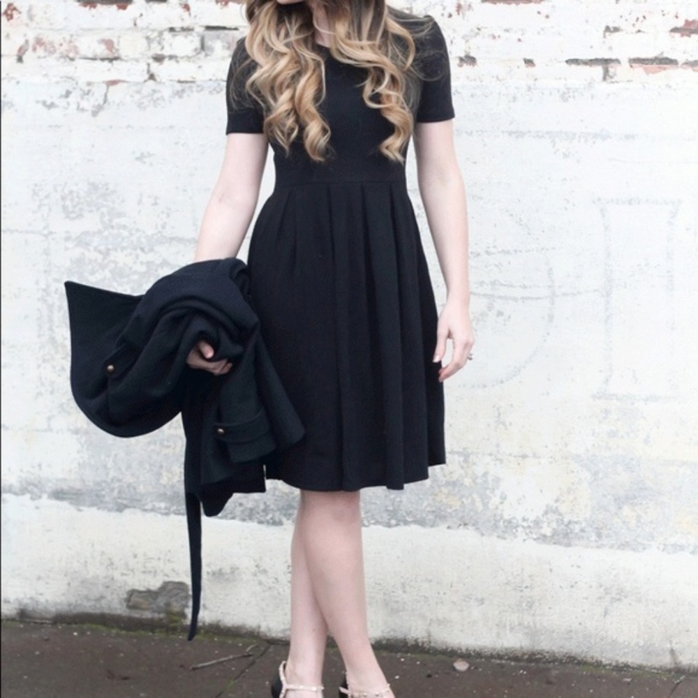 LuLaRoe Nicole NOIR Black Dress Circle Skirt
